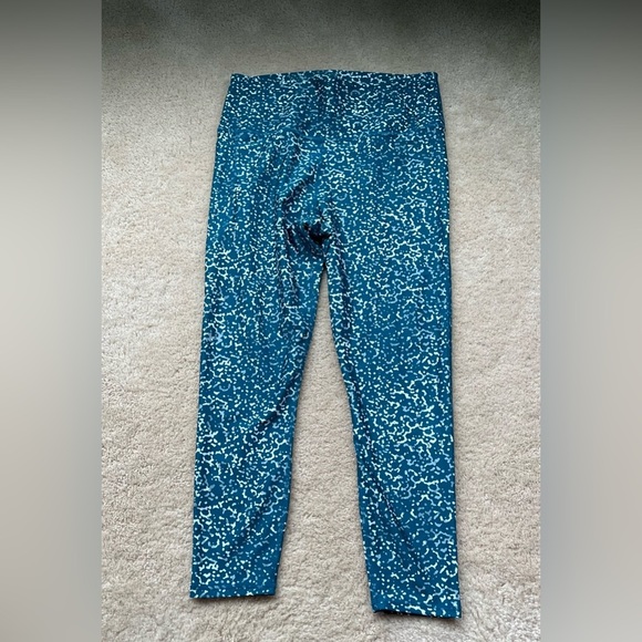 Under Armour Women's Green White Compression Capri Leggings - 1X - EUC - Stretch - Picture 7 of 7